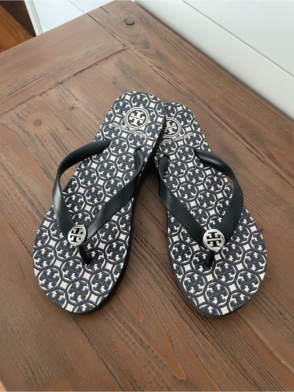 Tory Burch Navy and Black Logo Pattern Flip Flops - Picture 3 of 3